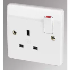 Discount 😉 MK Logic Plus 13A 1-Gang DP Switched Plug Socket White 🔔
