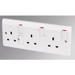 Discount ❤️ MK Logic Plus 13A 3-Gang DP Switched Plug Socket White 😍
