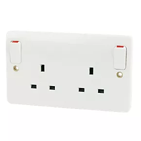 New 🌟 MK Logic Plus 13A 2-Gang DP Switched Plug Socket White 🌟 3 New 🌟 MK Logic Plus 13A 2-Gang DP Switched Plug Socket White 🌟